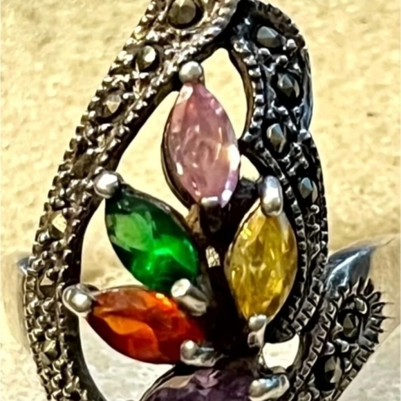 Sterling silver Marcasite ring with various colored stones - Picture 3 of 6